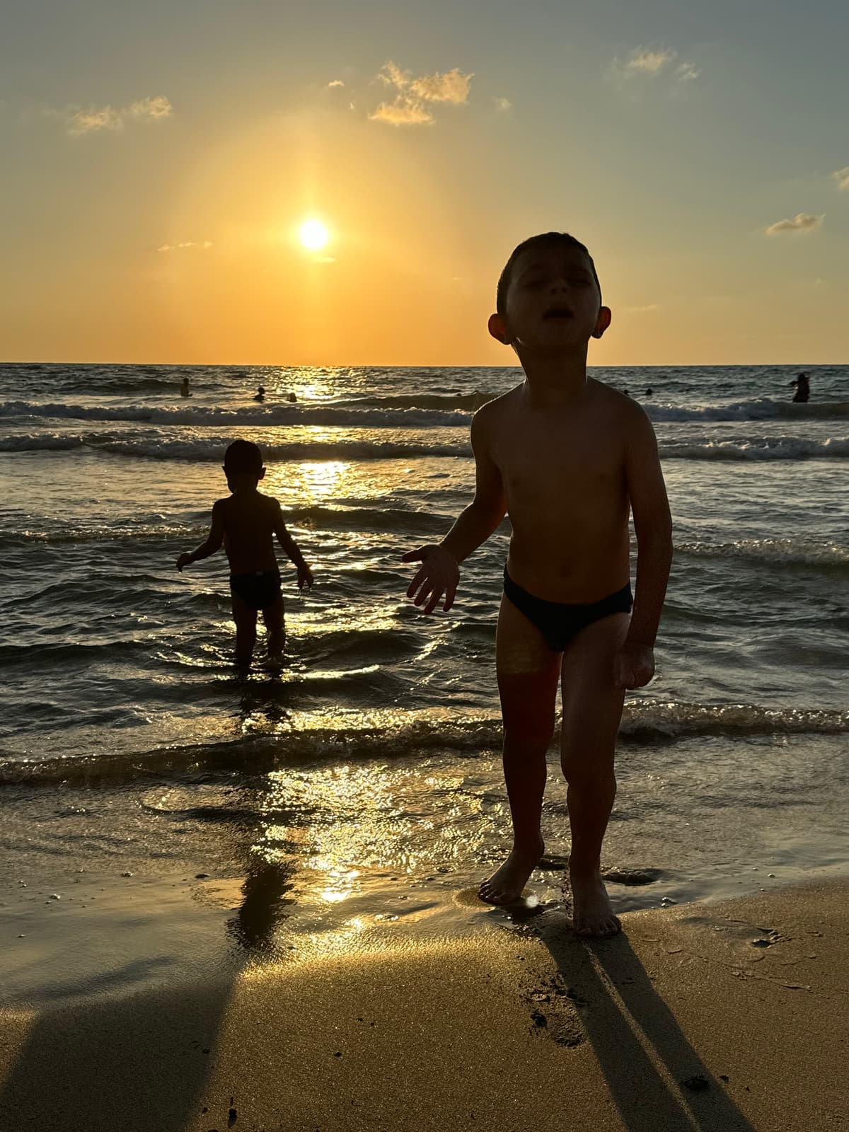 החוף של מוש אכזיב - אווירת שאנטי על הים